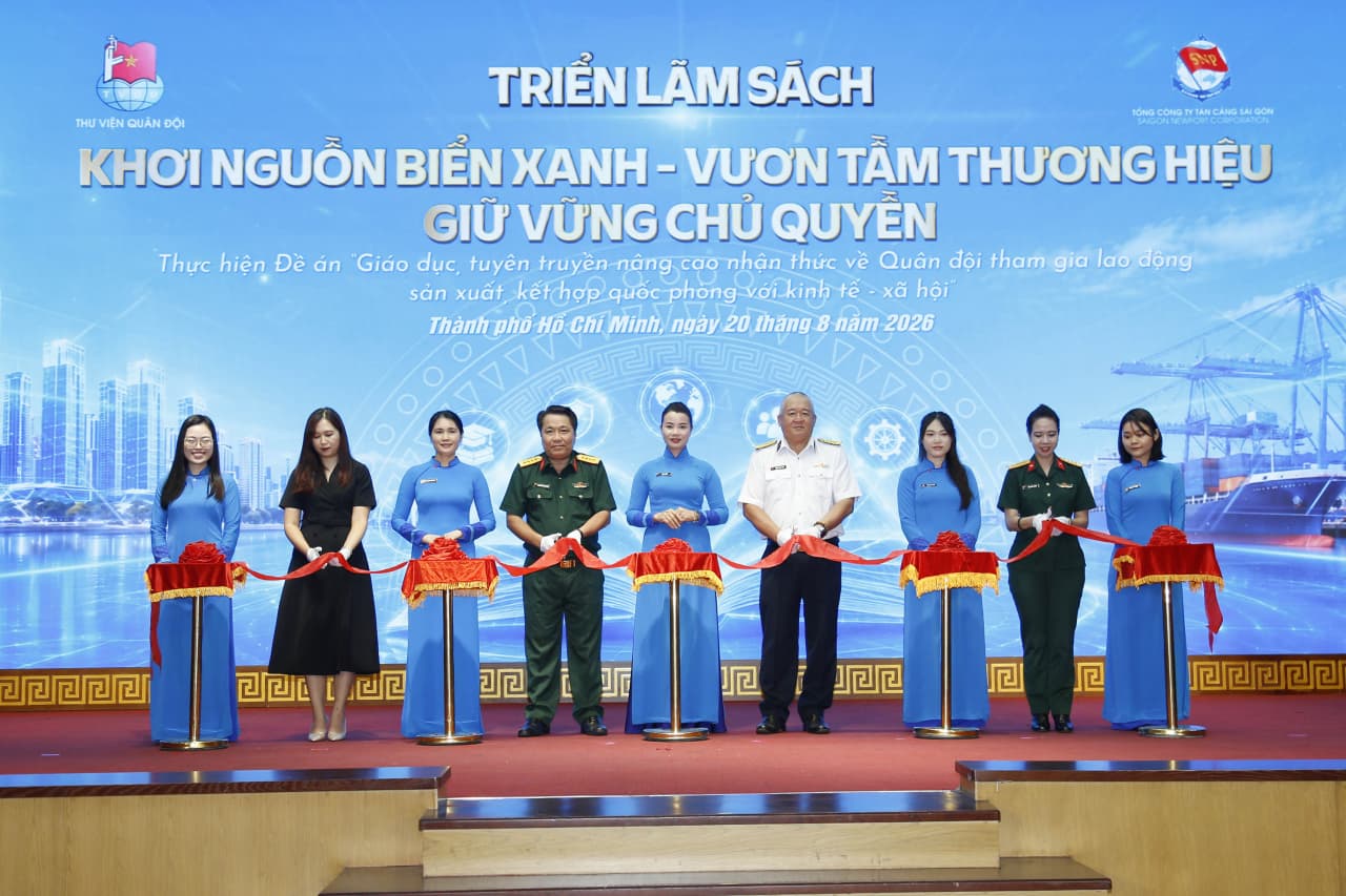 Triển lãm sách “Khơi nguồn biển xanh - vươn tầm thương hiệu - giữ vững chủ quyền”