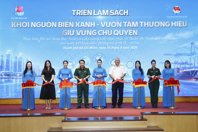 Triển lãm sách “Khơi nguồn biển xanh - vươn tầm thương hiệu - giữ vững chủ quyền”