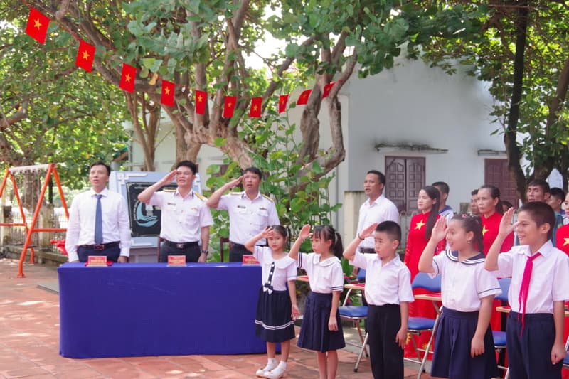 Đặc khu Trường Sa rộn ràng khai giảng năm học mới
