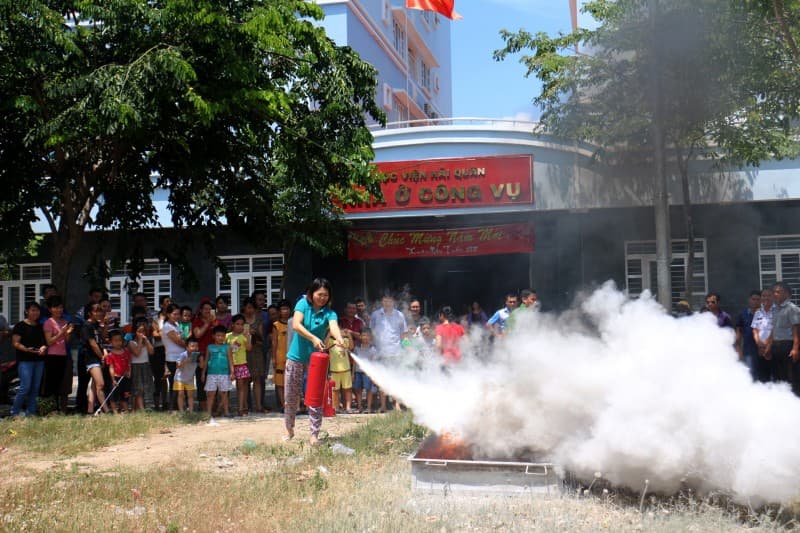 Học viện Hải quân: Tập huấn phòng chống cháy nổ tại chung cư cao tầng