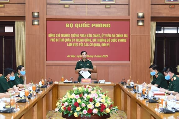 Bộ trưởng Phan Văn Giang làm việc với các cơ quan, đơn vị về công tác bầu cử