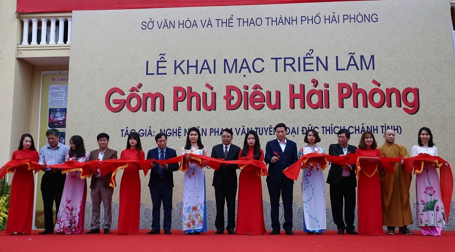 Khai mạc triển lãm “Gốm phù điêu Hải Phòng”