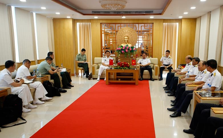 Đoàn cán bộ Chiến khu miền Nam Trung Quốc thăm Vùng 4 Hải quân