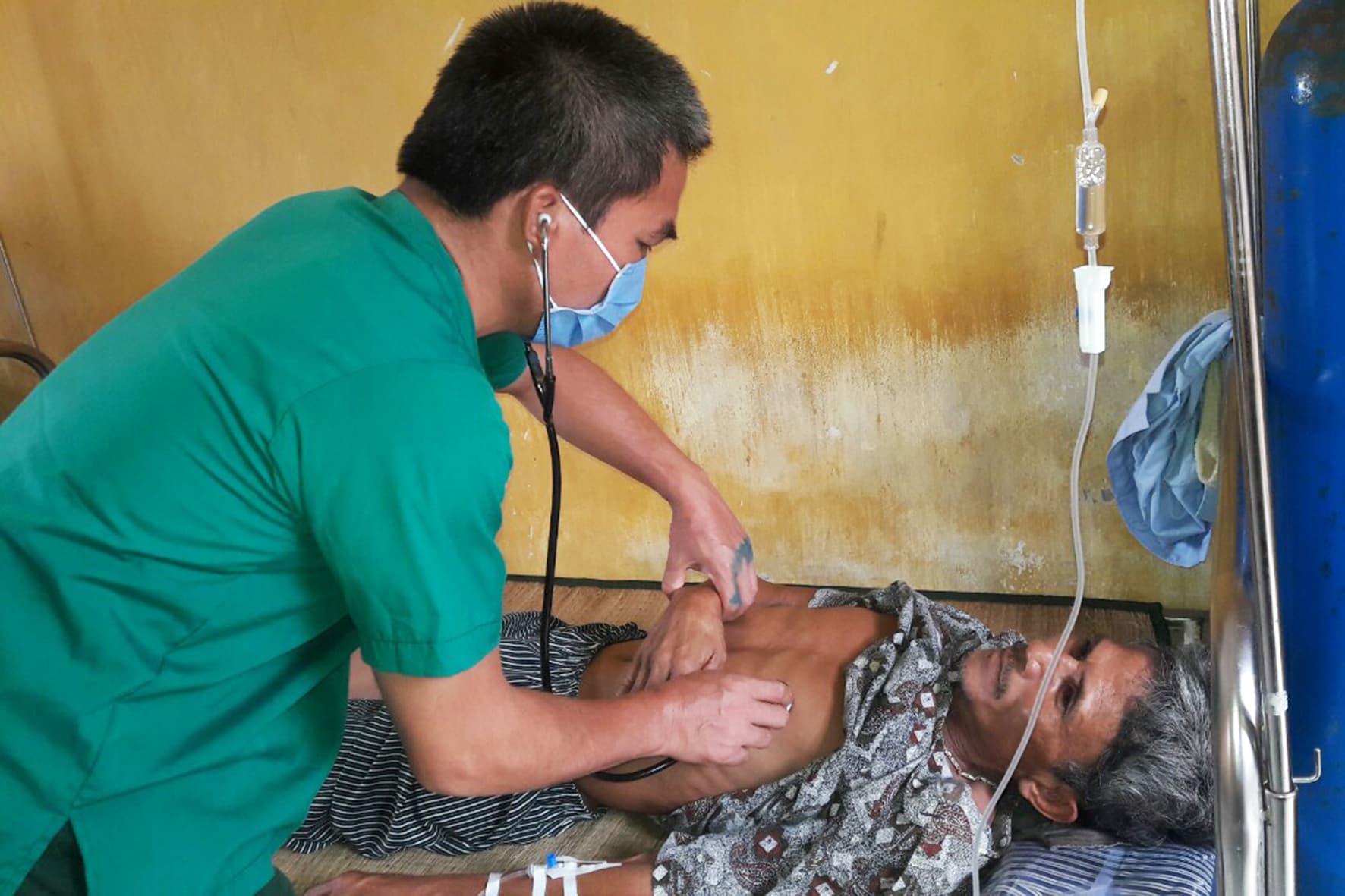 Bệnh xá đảo Phan Vinh: Chăm sóc và điều trị ngư dân bị bệnh