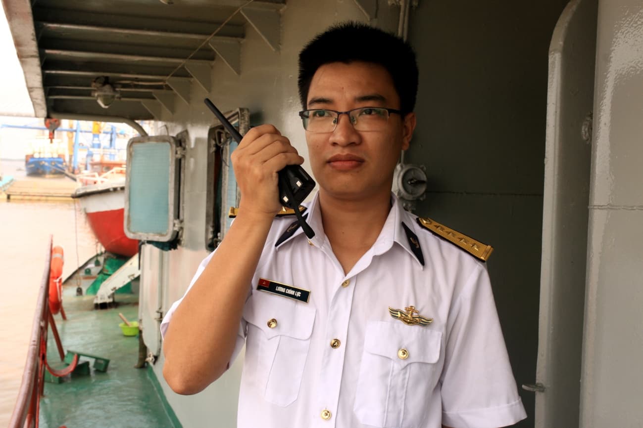 Thuyền trưởng tàu đo đạc mẫu mực