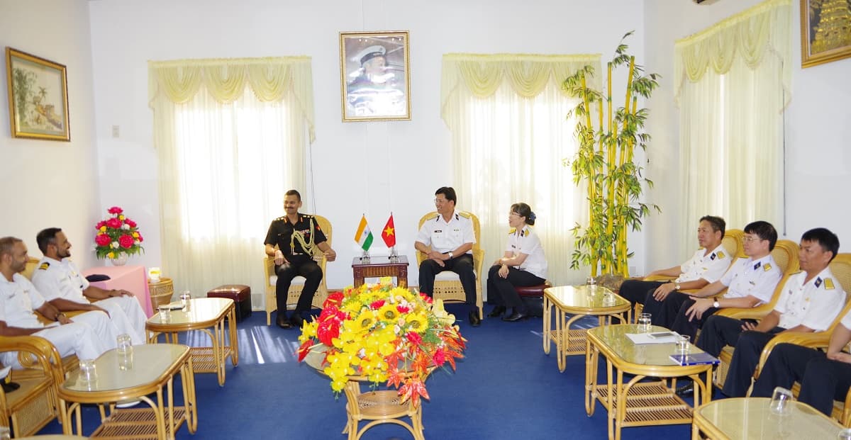 Tùy viên Quốc phòng Ấn Độ thăm Học viện Hải quân Việt Nam