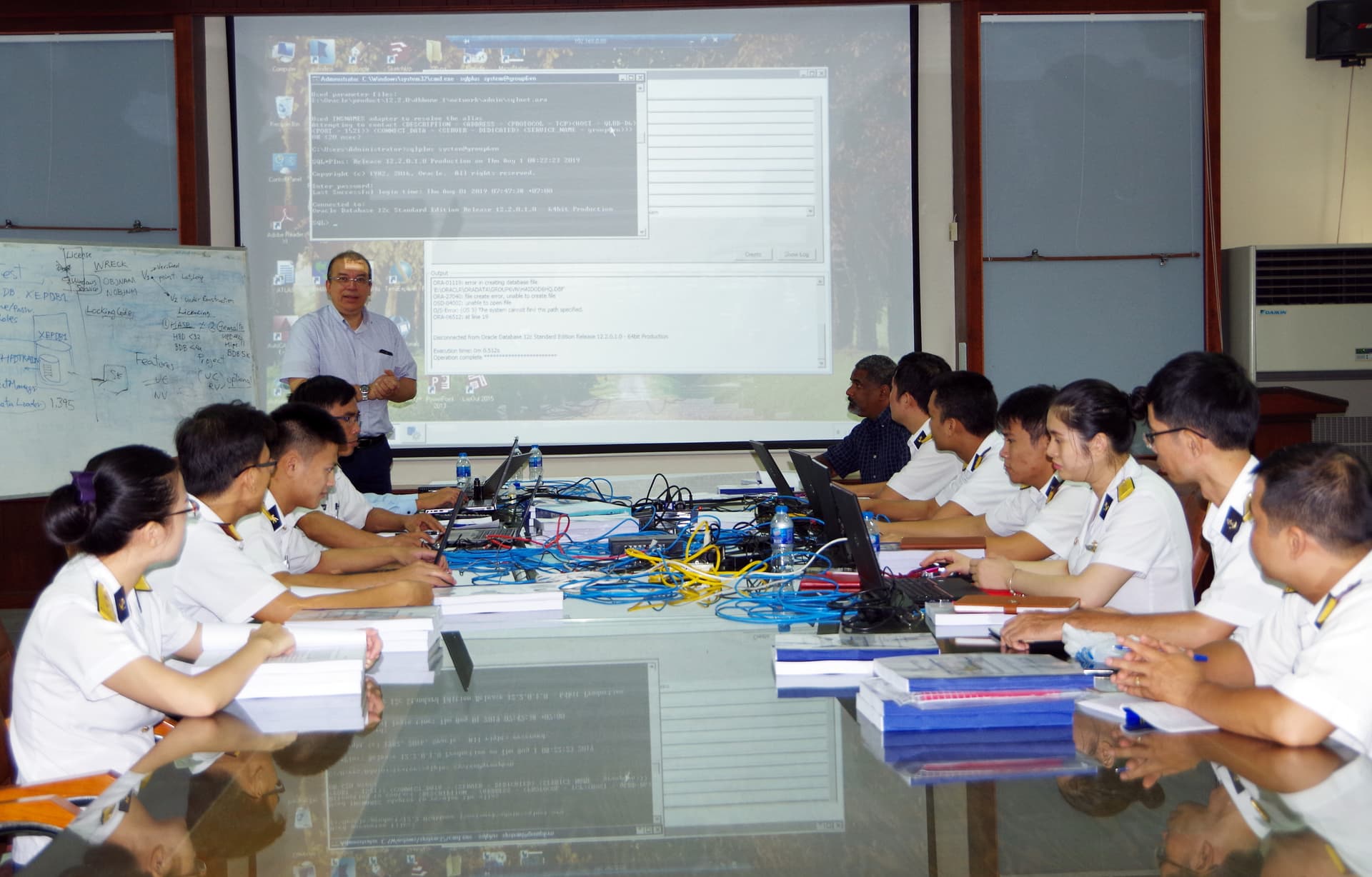 Đoàn Đo đạc biên vẽ hải đồ và nghiên cứu biển huấn luyện chuyển giao công nghệ