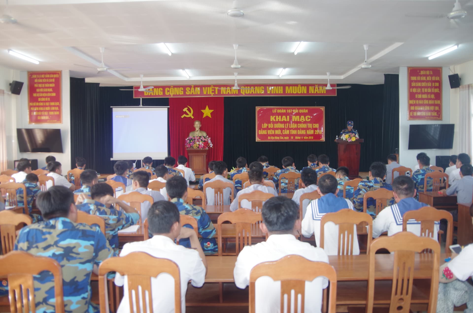 Lữ đoàn 167 tổ chức Lớp bồi dưỡng lý luận chính trị cho đảng viên mới