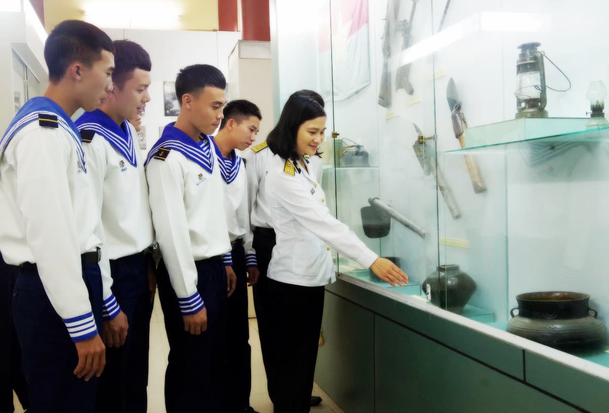80 cán bộ, chiến sĩ Vùng 3 Hải quân tham quan Khu căn cứ cách mạng K20 và Bảo tàng TP. Đà Nẵng