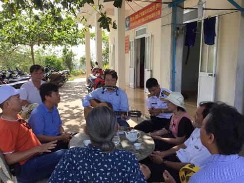 Đoàn văn nghệ sĩ thực tế tại Trạm ra đa 585