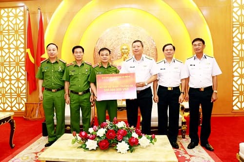 Đoàn công tác Bộ Tư lệnh Cảnh sát cơ động thăm và làm việc với Bộ Tư lệnh Hải quân