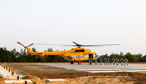 Lữ đoàn 954 Hải quân thực hành huấn luyện nhảy dù