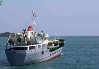 Tàu 627, Vùng 5 Hải quân khẩn trương cơ động giúp 52 tàu cá  và ngư dân tại Hòn Chuối