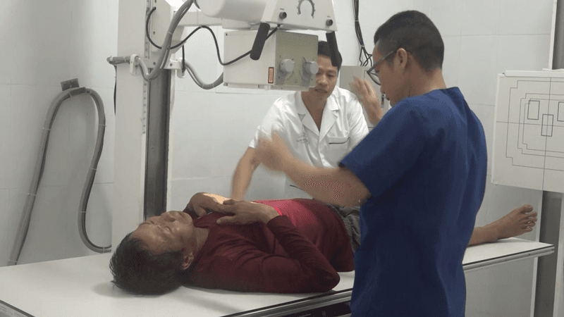Bệnh xá đảo Song Tử Tây cấp cứu ngư dân bị rối loạn tiền đình cấp