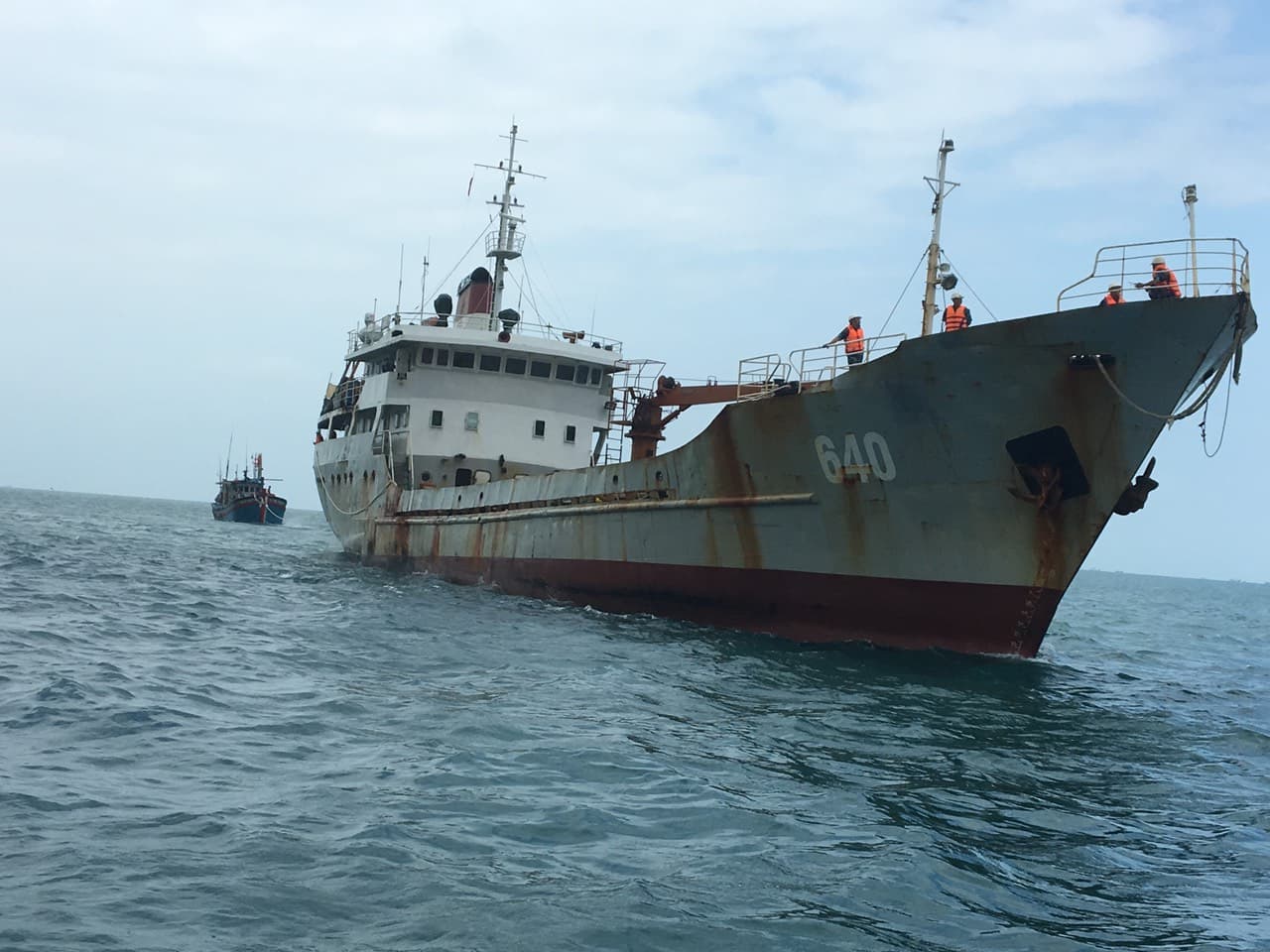 Tàu 640 cứu kéo tàu cá KH 91791 TS và đưa về Côn Đảo an toàn