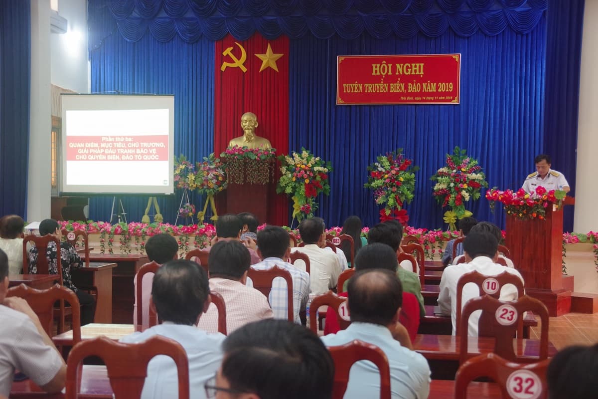 Hơn 1.200 cán bộ tỉnh Cà Mau nghe thông tin về tình hình biển, đảo