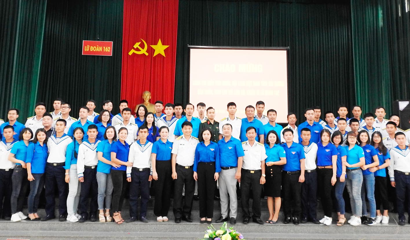 Tuổi trẻ Hải Dương thăm và giao lưu với cán bộ, chiến sĩ Lữ đoàn 162