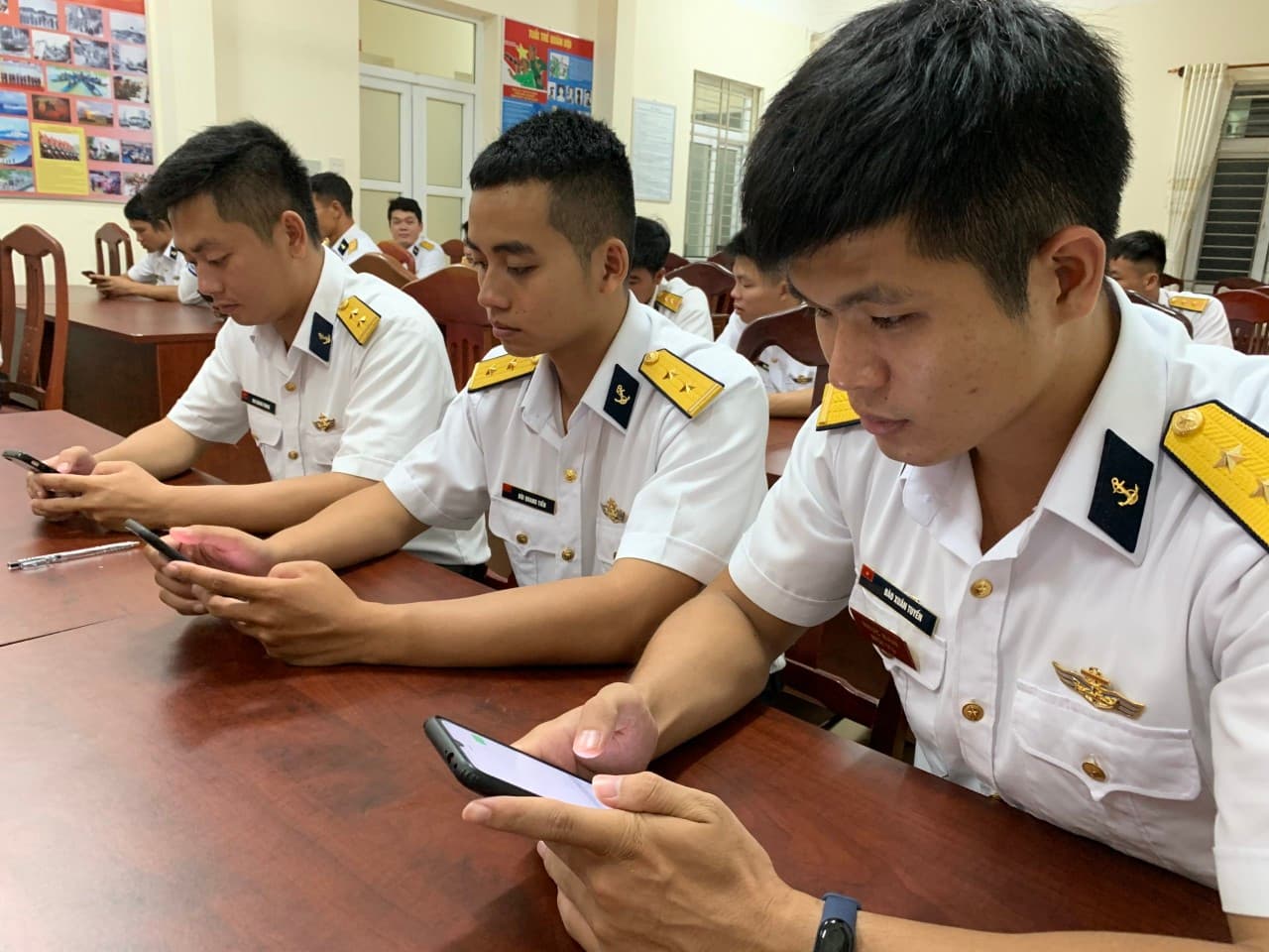 Lữ đoàn 189 Hải quân: Nhắn tin ủng hộ Chương trình "Cả nước chung tay vì người nghèo"