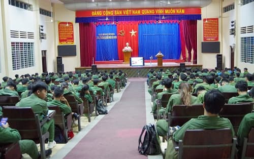 Hơn 5.200 sinh viên nghe nói chuyện chuyên đề về biển, đảo