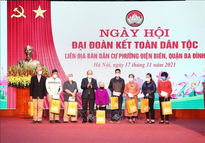 Chủ tịch nước dự Ngày hội Đại đoàn kết toàn dân tộc tại phường Điện Biên, Hà Nội