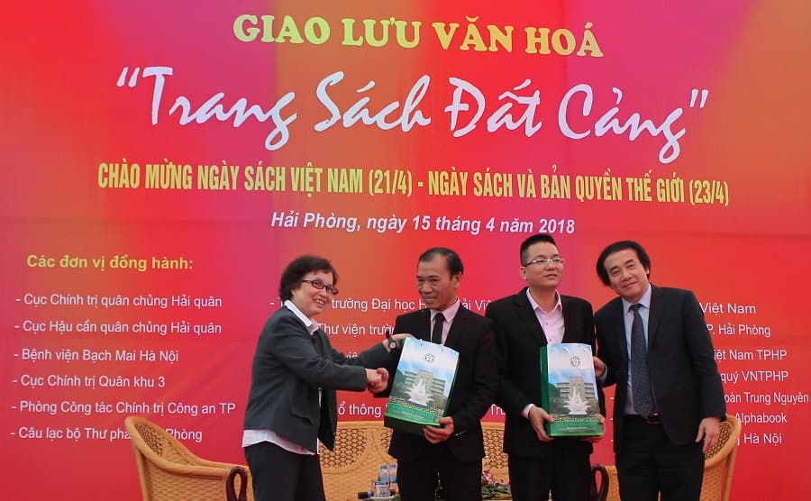 Giao lưu văn hóa “Trang sách đất cảng”