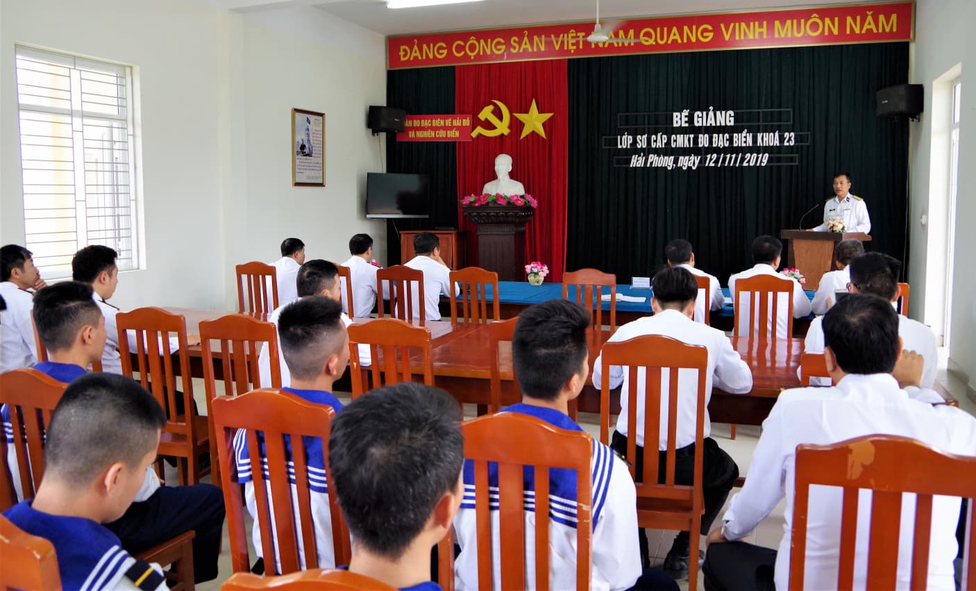 Bế giảng Lớp sơ cấp chuyên môn kỹ thuật đo đạc biển Khóa 23