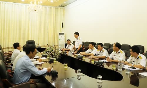 Báo Người lao động: Một triệu lá cờ Tổ quốc cùng ngư dân vươn khơi, bám biển