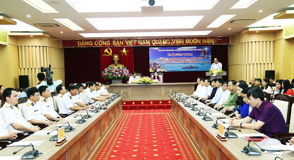 Tỉnh uỷ Vĩnh Phúc-Đảng uỷ Quân chủng Hải quân: Ký kết chương trình phối hợp tuyên truyền biển, đảo