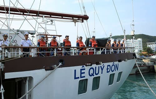 Tàu buồm 286 rời quân cảng Nha Trang thực hiện huấn luyện đường dài trên biển
