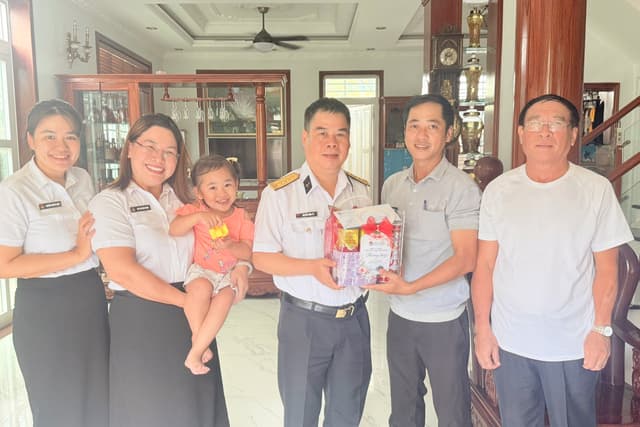Tân cảng Hiệp Phước lan tỏa yêu thương đến con em người lao động