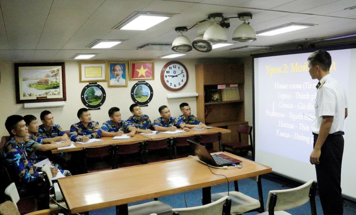 Câu lạc bộ “Con tàu ngoại ngữ 162” - Chìa khóa của thành công