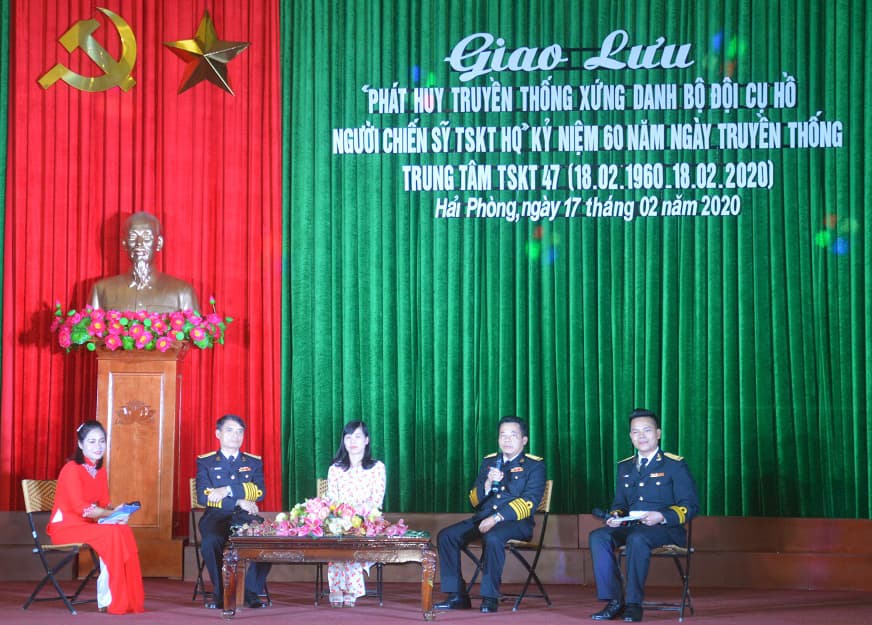 Giao lưu “Phát huy truyền thống, cống hiến tài năng, xứng danh Bộ đội Cụ Hồ - Người chiến sĩ trinh sát kỹ thuật Hải quân”