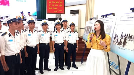 Triển lãm “Hoàng Sa, Trường Sa – Biển, đảo thiêng liêng” tại Học viện Hải quân