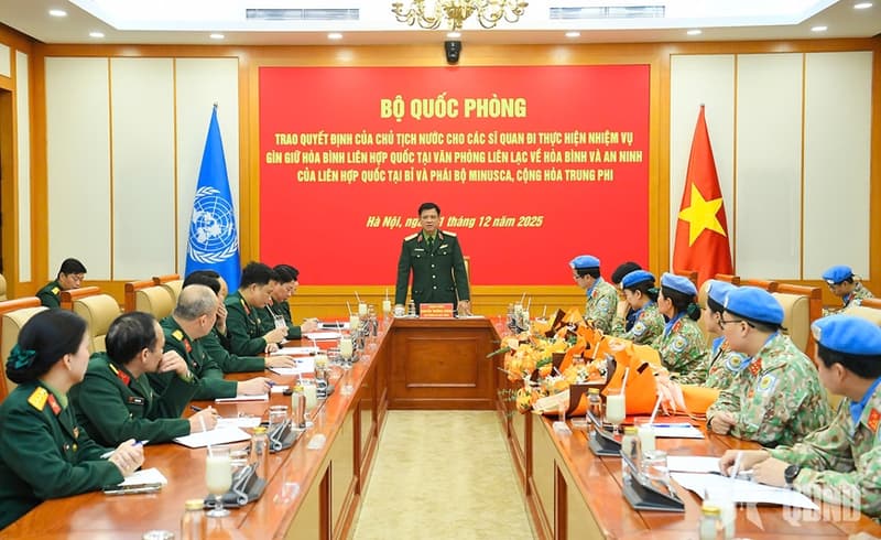 Bộ Quốc phòng trao quyết định cho 4 sĩ quan gìn giữ hòa bình Liên hợp quốc