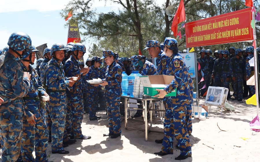 “Bát nước thao trường” của Hội phụ nữ Lữ đoàn 101
