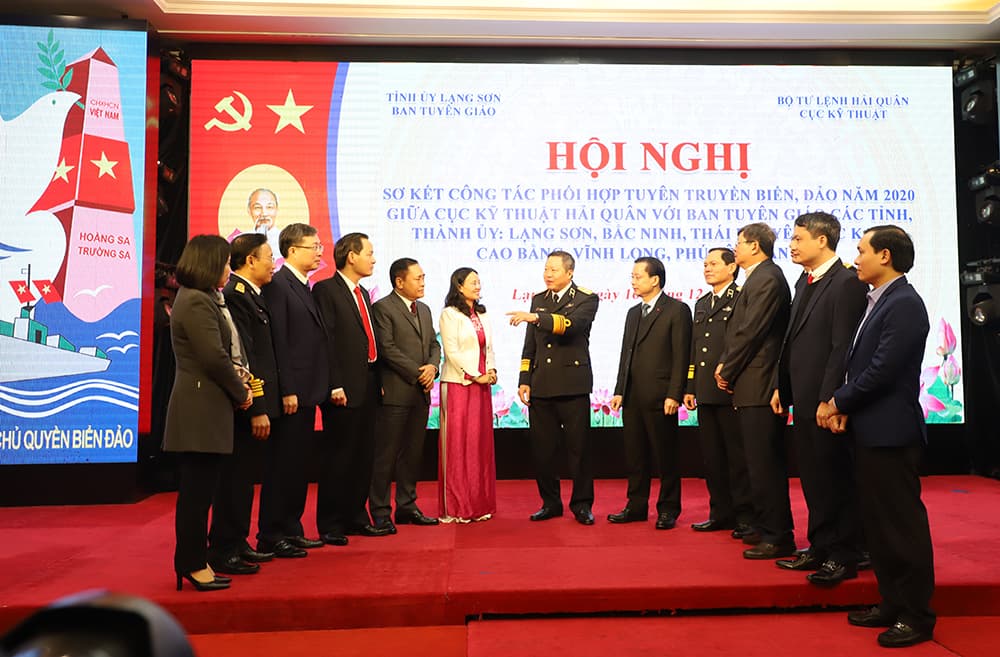 Quân chủng Hải quân:  Công tác tuyên truyền biển, đảo tiếp tục đi vào chiều sâu, thiết thực