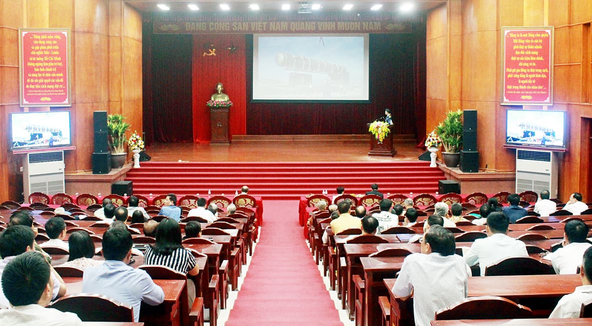 Nhà máy X46 thông tin về tình hình biển, đảo cho hơn 200 cán bộ, đảng viên TP. Bắc Ninh