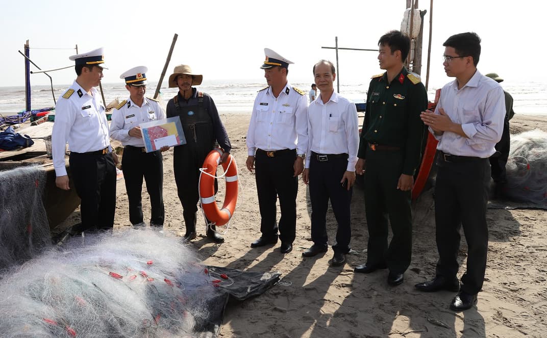 Kho 711, Cục Hậu cần Hải quân: Kỷ niệm 40 năm ngày truyền thống và đón nhận Bằng khen của Bộ Quốc phòng