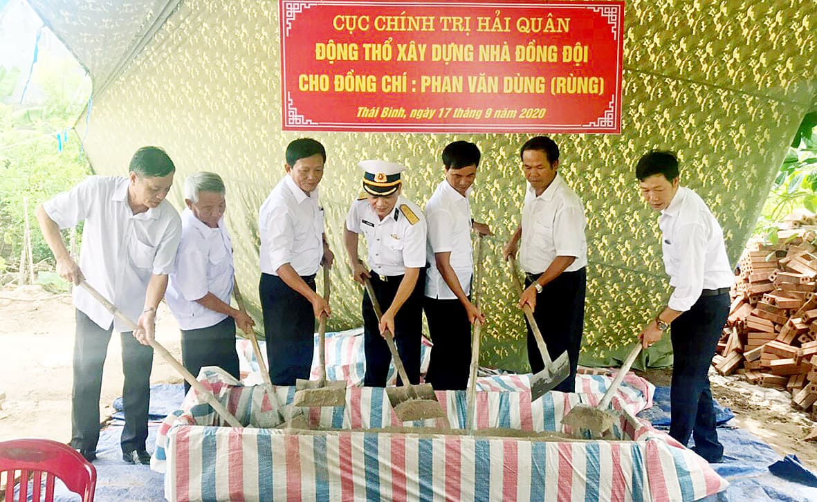 Cục Chính trị Hải quân: Hỗ trợ xây dựng nhà đồng đội cho ông Phan Văn Dùng