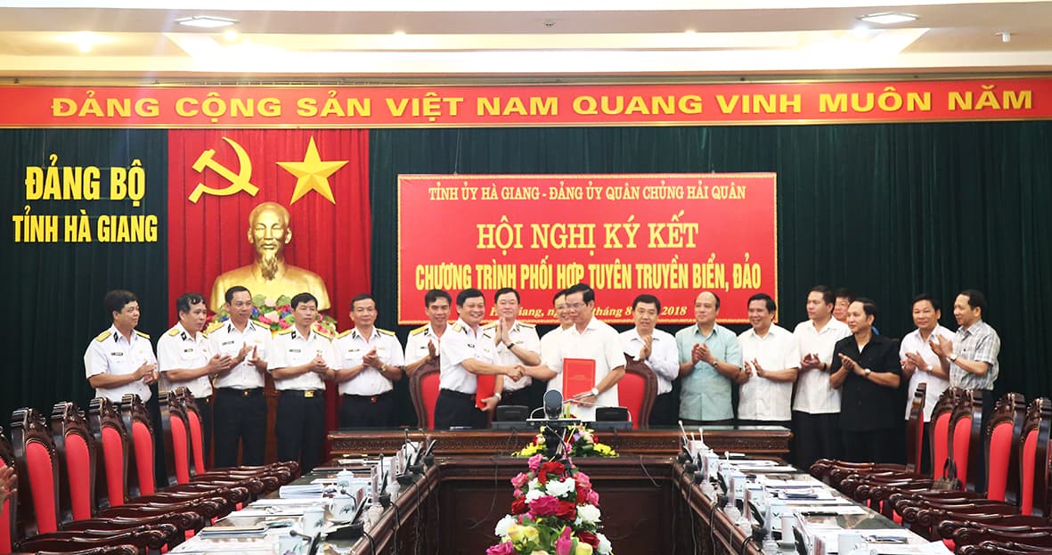 Hội nghị ký kết Chương trình phối hợp tuyên truyền biển, đảo giữa Tỉnh ủy Hà Giang và Đảng ủy Quân chủng Hải quân