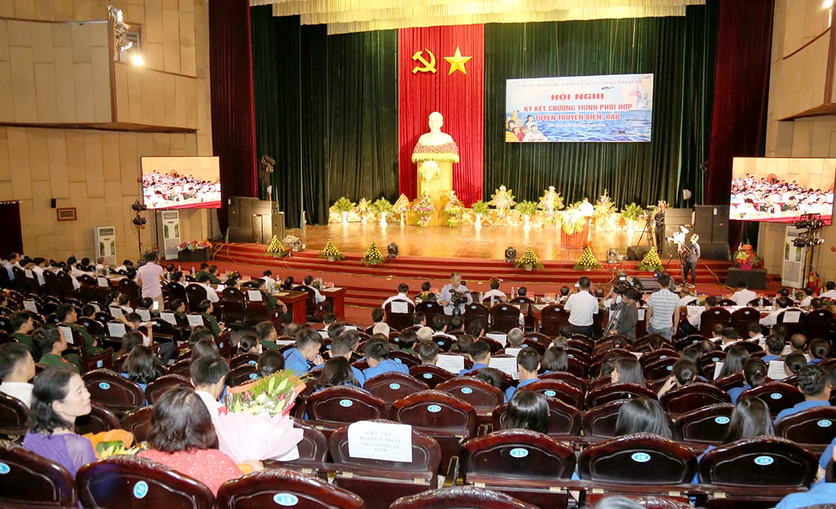 Hội nghị ký kết Chương trình phối hợp tuyên truyền biển, đảo giữa Tỉnh ủy Hòa Bình-Đảng ủy Quân chủng Hải quân