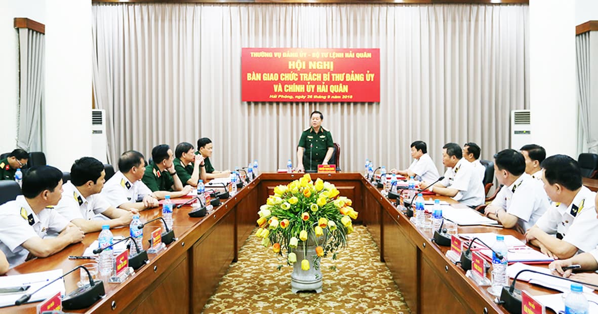 Phó Đô đốc Trần Hoài Trung Bí thư Đảng ủy,  Chính ủy Hải quân đảm nhiệm chức vụ Chính ủy  Quân khu 7