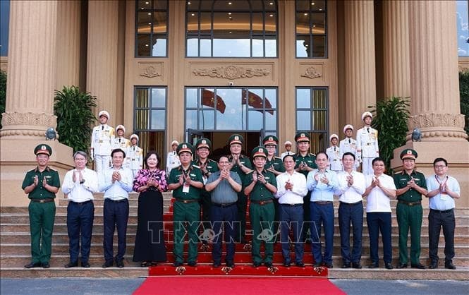 Thủ tướng Phạm Minh Chính làm việc với Quân ủy Trung ương, Bộ Quốc phòng về Công nghiệp quốc phòng