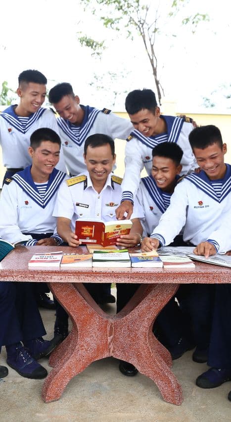 TÌM HIỂU PHÁP LUẬT Ở TIỂU ĐOÀN 563, VÙNG 5 HẢI QUÂN