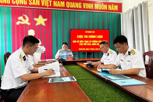 Lữ đoàn 162 chấm thi các tác phẩm chính luận bảo vệ nền tảng tư tưởng của Đảng