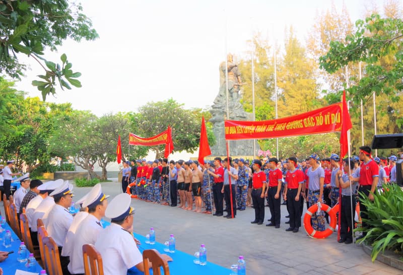 Học viện Hải quân tổ chức Giải bơi truyền thống