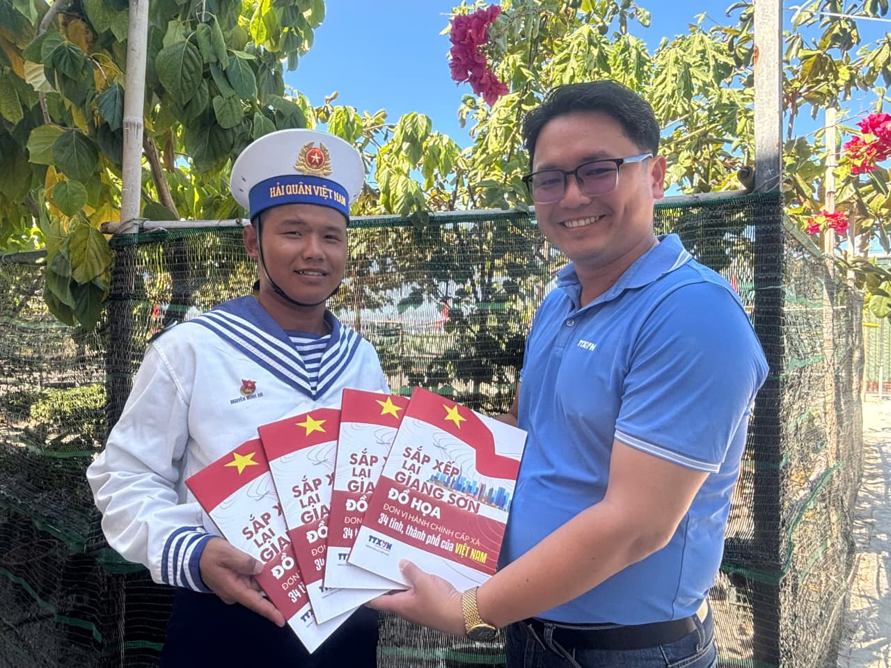 Những cuốn sách vượt sóng đến Trường Sa