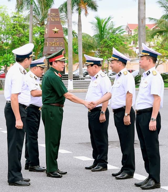 Thượng tướng Trương Thiên Tô kiểm tra CTĐ, CTCT 6 tháng đầu năm 2026 tại Vùng 1 Hải quân