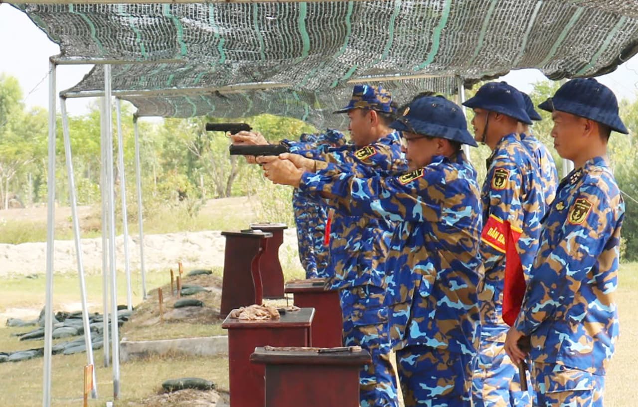 Các đơn vị Cục Hậu cần - Kỹ thuật Hải quân khu vực Khánh Hòa kiểm tra bắn đạn thật