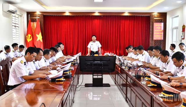 Kiểm tra xây dựng đơn vị vững mạnh toàn diện “mẫu mực, tiêu biểu” tại Lữ đoàn 167